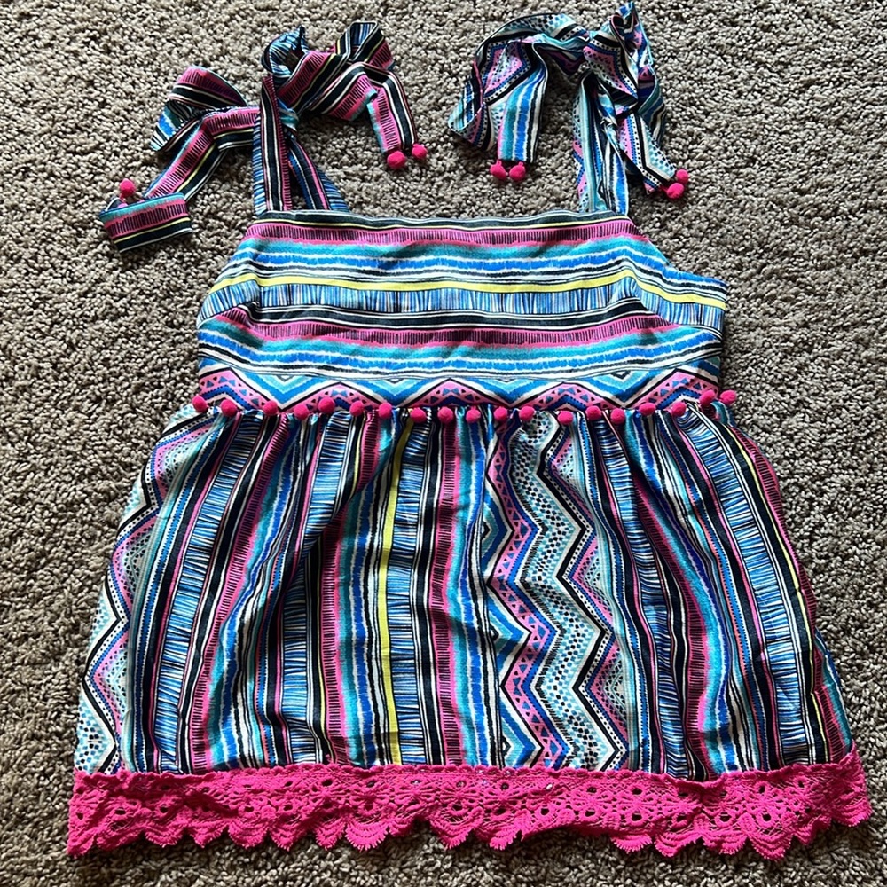 NEW women’s tie strap shirt with lace and pin details size medium